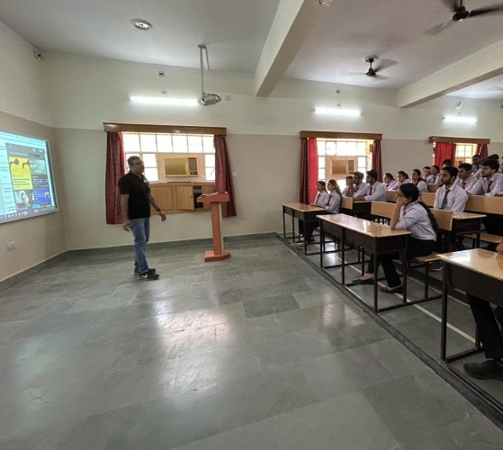 Suresh Dhaka IIMUIC Udaipur (Investor)